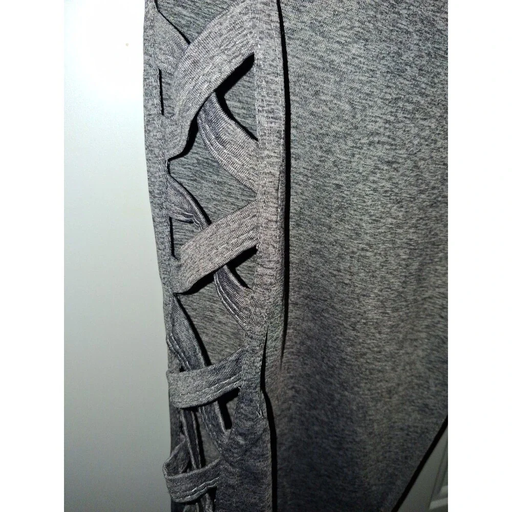 Rue 21 Women's Gray Capri Leggings, Size S/M, Peek A Boo Sides